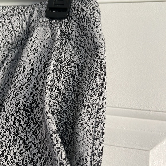 Lululemon Speckled Jet Pant. EUC - Picture 4 of 13